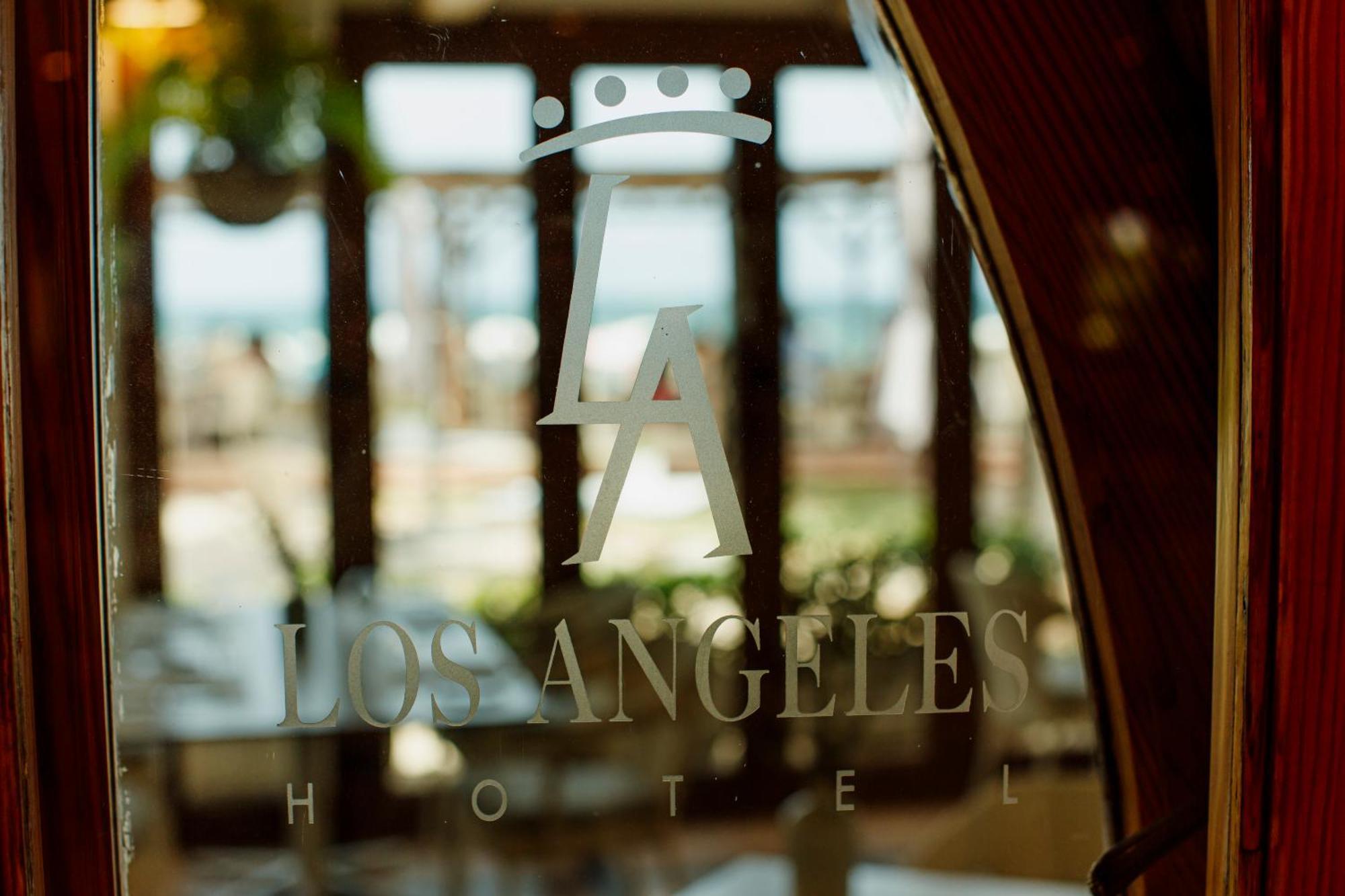Hotel Los Angeles เดเนีย ภายนอก รูปภาพ